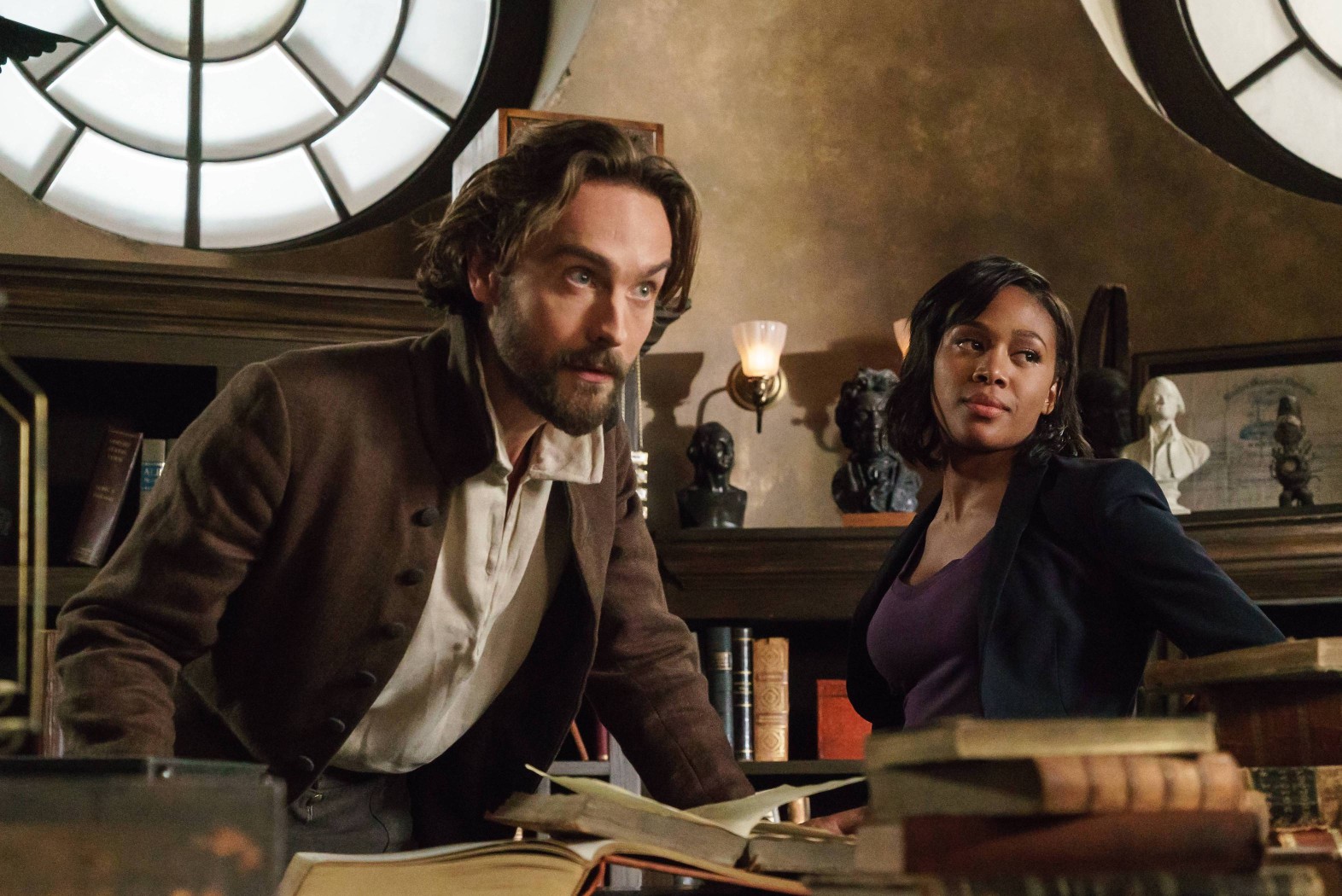 SLEEPY HOLLOW: L-R: Tom Mison and Nicole Beharie in the "The Sister Mills" episode of SLEEPY HOLLOW airing Thursday, Oct. 22 (9:00-10:00 PM ET/PT) on FOX. ©2015 Fox Broadcasting Co. CR: Tina Rowden/FOX
