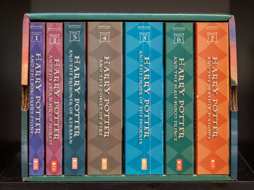 A picture of the boxed set of Harry Potter books. 